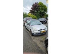 Grijs Gebruikt 2002 Ford Fiesta Ambiente Hatchback | € 1.095 (Eerlijke prijs)