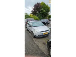Grijs Gebruikt 2002 Ford Fiesta Ambiente Hatchback | € 1.095 (Eerlijke prijs)