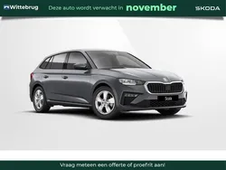 Grijs, metallic lak Nieuw 2024 Skoda Scala Selection Hatchback | € 31.497 (Eerlijke prijs)