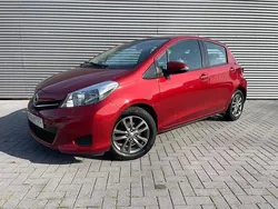 Rood Gebruikt 2014 Toyota Yaris Hatchback | € 6.950 (Eerlijke prijs)