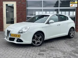 Wit Gebruikt 2010 Alfa Romeo Giulietta Distinctive Hatchback | € 3.600 (Super prijs)