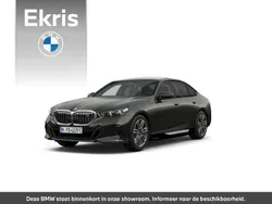 Grijs, metallic lak Nieuw 2025 BMW i5 M Sport Sedan | € 79.732 (Super prijs)
