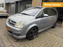 Grijs, metallic lak Gebruikt 2004 Opel Meriva MPV | € 1.795 (Eerlijke prijs)