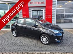 Zwart Gebruikt 2016 Toyota Yaris Hybrid Hatchback | € 14.400 (Eerlijke prijs)