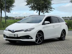 Wit Gebruikt 2017 Toyota Auris Hybrid Edition-S Stationwagen | € 18.950 (Iets duurder)