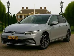 Grijs Gebruikt 2023 VW Golf VIII Life Hatchback | € 21.900 (Goede deal)