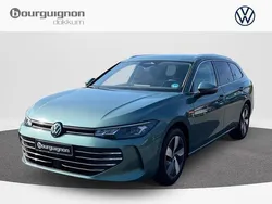 , metallic lak Gebruikt 2024 VW Passat Business Stationwagen | € 37.950 (Eerlijke prijs)