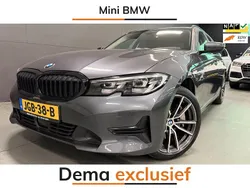 Grijs Gebruikt 2021 BMW 330e Executive Stationwagen | € 28.950 (Goede deal)