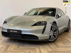 Grijs, metallic lak Gebruikt 2021 Porsche Taycan 4S Sedan | € 59.944 (Super prijs)