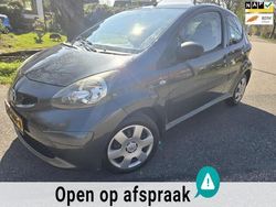 Grijs Gebruikt 2008 Toyota Aygo Hatchback | € 3.650 (Eerlijke prijs)