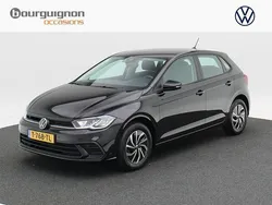 Zwart Gebruikt 2023 VW Polo Life Hatchback | € 20.850 (Eerlijke prijs)