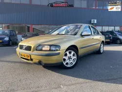 Geel Gebruikt 2001 Volvo S60 Sedan | € 1.999 (Eerlijke prijs)