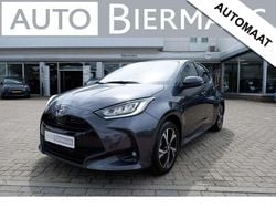 Grijs, metallic lak Nieuw 2025 Toyota Yaris Hybrid SUV | € 28.950 (Super prijs)