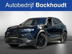 Zwart, metallic lak Gebruikt 2022 Opel Mokka-e GS Line SUV | € 18.400 (Goede deal)