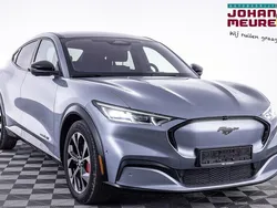 Grijs Gebruikt 2022 Ford Mustang Mach-E SUV | € 36.900 (Eerlijke prijs)