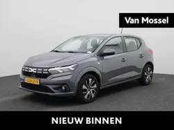 Grijs Gebruikt 2024 Dacia Sandero Expression Hatchback | € 19.935 (Eerlijke prijs)