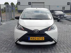Wit Gebruikt 2015 Toyota Aygo Hatchback | € 5.750 (Eerlijke prijs)