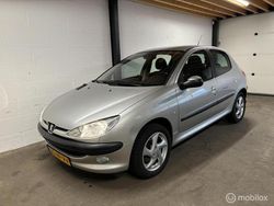 Hatchback Gebruikt 2004 Peugeot 206 Roland Garros Hatchback | € 1.450 (Eerlijke prijs)