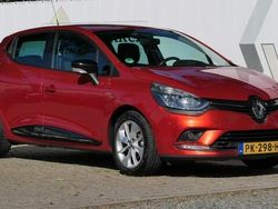 Rood Gebruikt 2017 Renault Clio IV LIMITED Hatchback | € 10.900