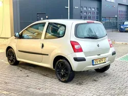 Geel, metallic lak Gebruikt 2009 Renault Twingo Authentique Hatchback | € 2.099 (Eerlijke prijs)