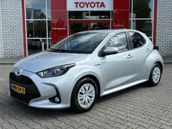Grijs Gebruikt 2020 Toyota Yaris Hatchback | € 17.400 (Eerlijke prijs)