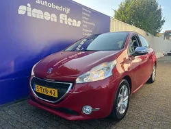 Rood Gebruikt 2014 Peugeot 208 Style Hatchback | € 4.445 (Goede deal)