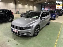 Grijs, metallic lak Gebruikt 2019 VW Passat Highline Stationwagen | € 19.945 (Eerlijke prijs)