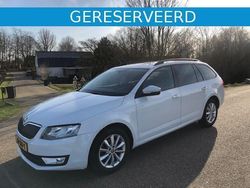 Wit Gebruikt 2016 Skoda Octavia Stationwagen | € 10.295 (Iets duurder)