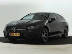 Donker kosmoszwart metaalkleur metallic Gebruikt 2023 Mercedes CLA250e Shooting Brake AMG Stationwagen | € 38.950