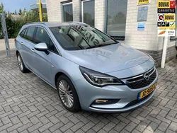 Grijs, metallic lak Gebruikt 2016 Opel Astra Innovation Stationwagen | € 13.750 (Duur)
