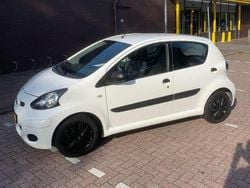 Wit Gebruikt 2009 Toyota Aygo Hatchback | € 2.500