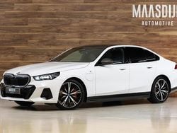 Wit Gebruikt 2024 BMW 550e M Sport Sedan | € 74.740 (Super prijs)
