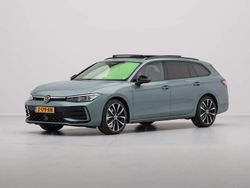 Groen, metallic lak Gebruikt 2024 VW Passat Business Stationwagen | € 52.735