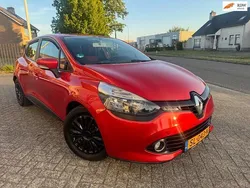 Rood Gebruikt 2014 Renault Clio IV Night&Day Hatchback | € 5.195 (Goede deal)