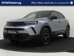 Grijs, metallic lak Gebruikt 2024 Opel Mokka SUV | € 24.425 (Eerlijke prijs)