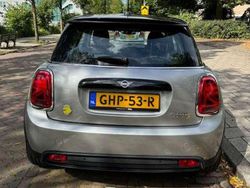 Grijs Gebruikt 2023 Mini Cooper SE Hatchback | € 23.000 (Eerlijke prijs)