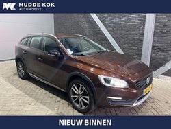 Bruin Gebruikt 2017 Volvo V60 CC Momentum Stationwagen | € 24.800 (Super prijs)