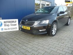 Zwart Gebruikt 2018 Skoda Octavia Clever Stationwagen | € 11.995 (Eerlijke prijs)