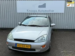 Grijs, metallic lak Gebruikt 2001 Ford Focus Collection Hatchback | € 945 (Goede deal)
