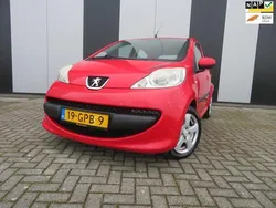 Rood, metallic lak Gebruikt 2008 Peugeot 107 Hatchback | € 1.999 (Eerlijke prijs)