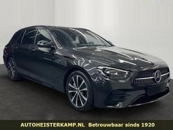 Grijs (metallic) Gebruikt 2022 Mercedes E400 AMG line Stationwagen | € 74.950