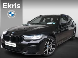 Saphirschwarz metallic (zwart metallic) Gebruikt 2024 BMW 530e Comfort Edition Stationwagen | € 56.950 (Iets duurder)