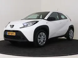 Wit Gebruikt 2024 Toyota Aygo Play Hatchback | € 18.450 (Eerlijke prijs)