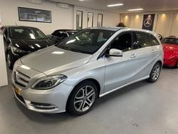 Grijs Gebruikt 2014 Mercedes B180 Ambition MPV | € 8.250 (Goede deal)