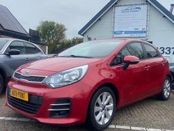Rood (metallic) Gebruikt 2016 Kia Rio Hatchback | € 7.899 (Goede deal)