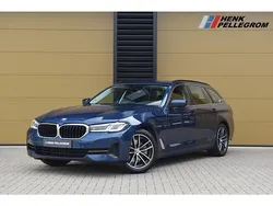 Blauw Gebruikt 2020 BMW 520 Executive Stationwagen | € 29.950 (Eerlijke prijs)