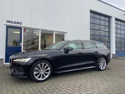 Zwart Gebruikt 2019 Volvo V60 Momentum Stationwagen | € 26.950 (Goede deal)
