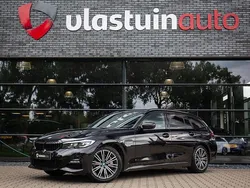 Zwart Gebruikt 2022 BMW 330 Executive Stationwagen | € 29.950 (Goede deal)