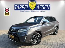 Grijs, metallic lak Gebruikt 2025 Suzuki Vitara Style SUV | € 28.850 (Eerlijke prijs)