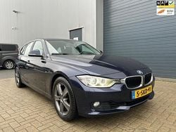 Blauw (metallic) Gebruikt 2013 BMW 320 Executive Stationwagen | € 9.599 (Super prijs)